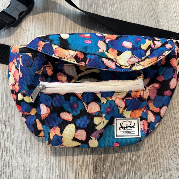 Hershel crossbody bag (Fanny pack) - Picture 2 of 4